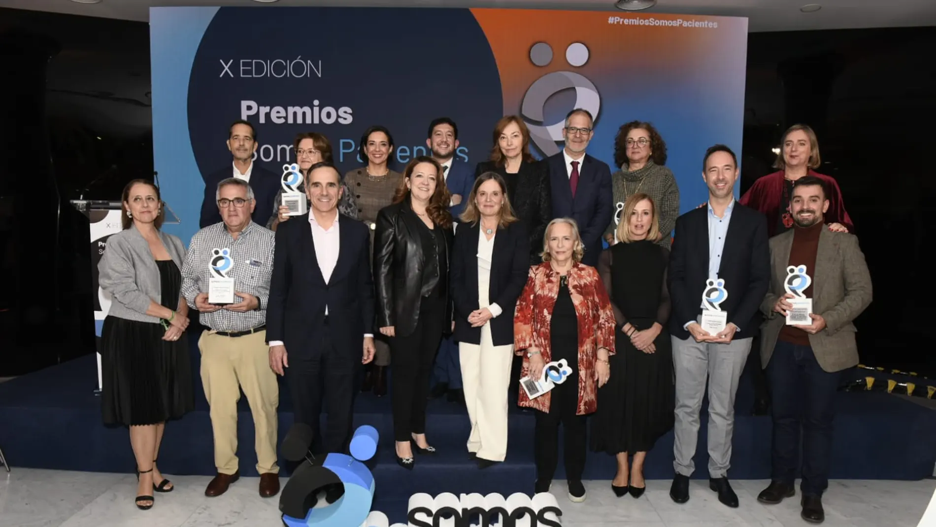 Foto de familia de los ganadores de los X Premios Somos Pacientes