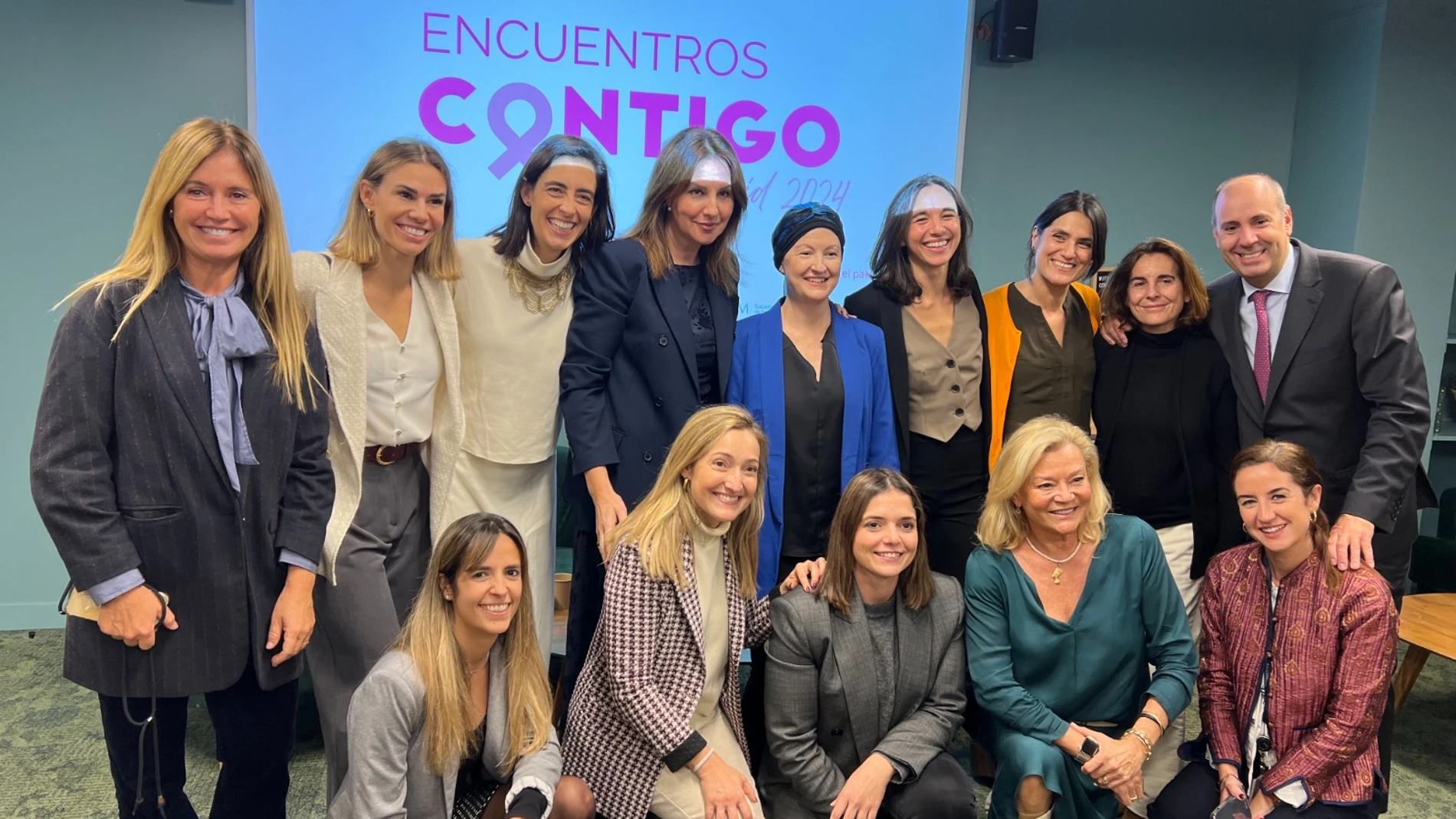 Foto de familia de todos los participantes en el encuentro