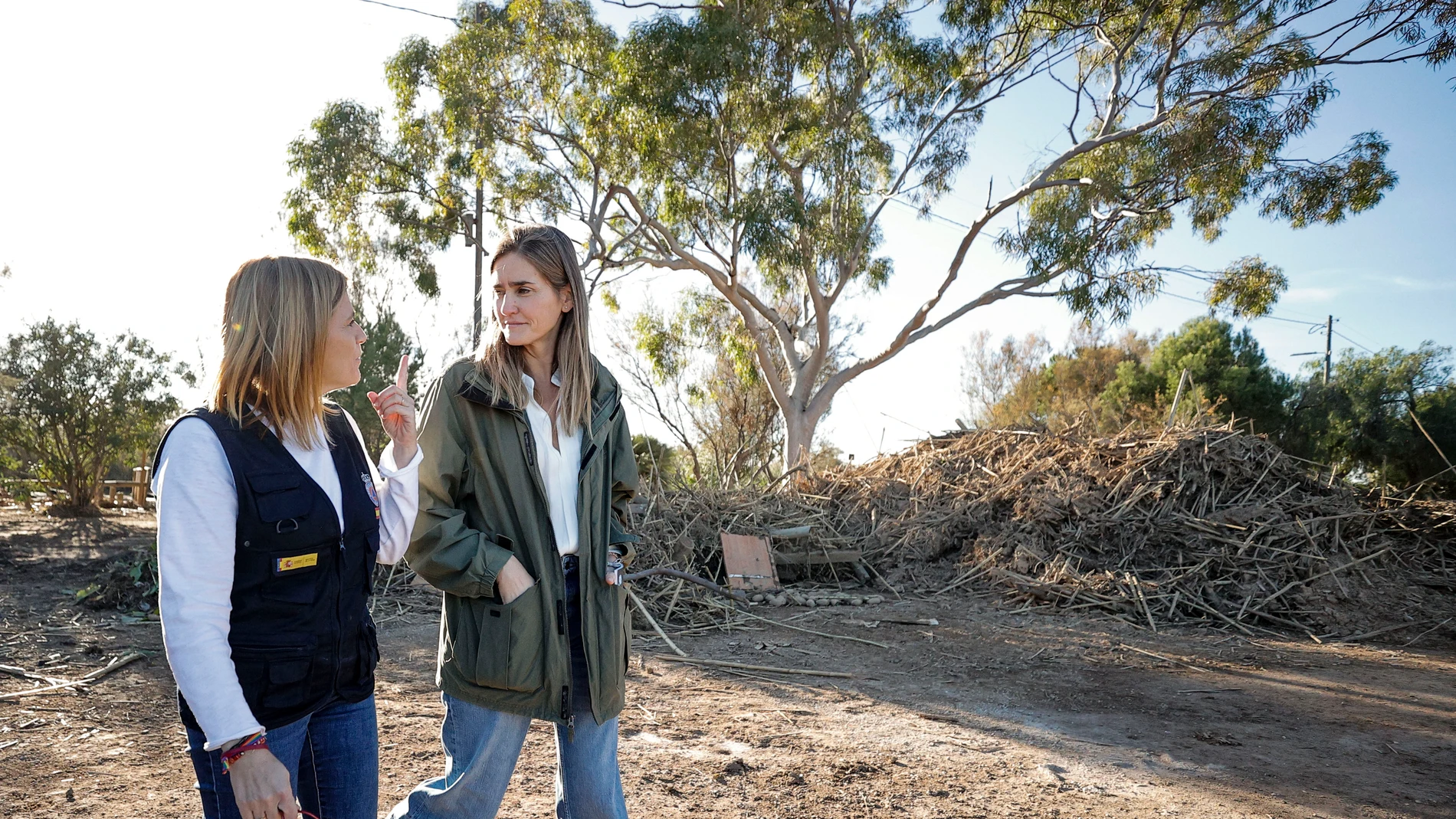 La ministra para la Transición Ecológica, Sara Aagesen, visitó Catarroja junto a la delegada del Gobierno, Pilar Bernabé