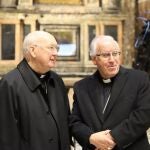 El cardenal Kevin J. Farrell y el arzobispo de Sevilla, José Ángel Saiz Meneses