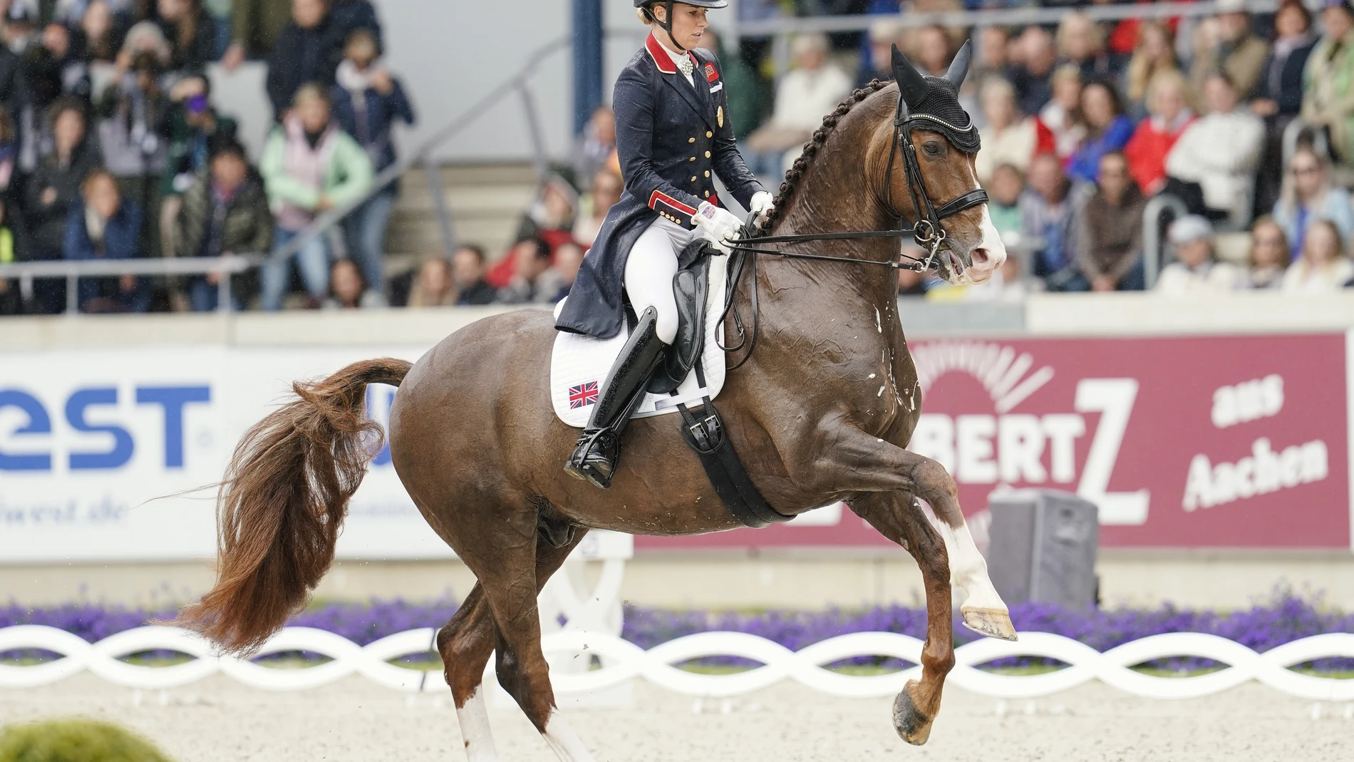 (Foto de ARCHIVO) FILED - 01 July 2023, North Rhine-Westphalia, Aachen: British equestrian Charlotte Dujardin rides her horse "Imhotep" during women's Equestrian sport of the Grand Prix Special. Photo: Uwe Anspach/dpa 01/07/2023 ONLY FOR USE IN SPAIN