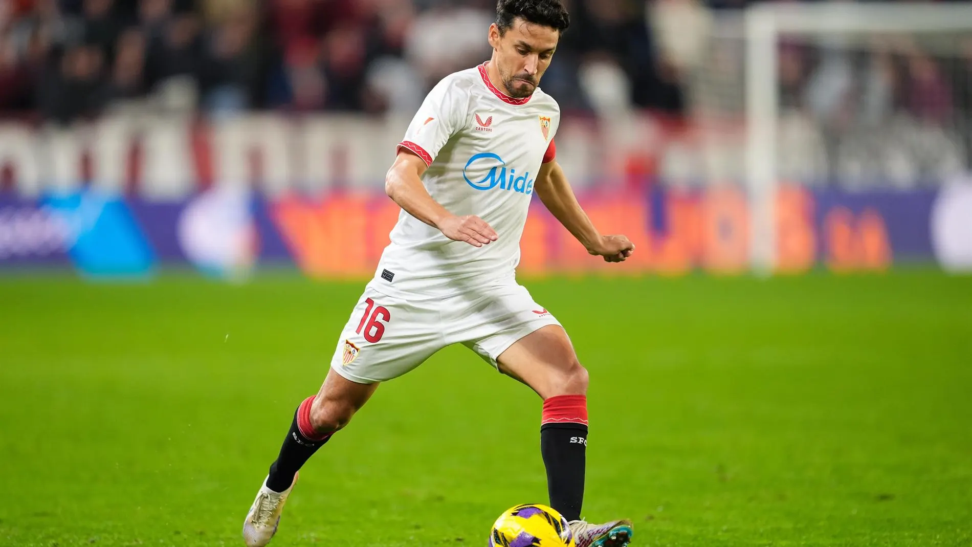 Varios.- El futbolista Jesús Navas, premiado por la Delegación del Gobierno en Andalucía