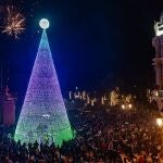 Iluminación de la Navidad en Cartagena con espectáculo aéreo de Peter Pan
