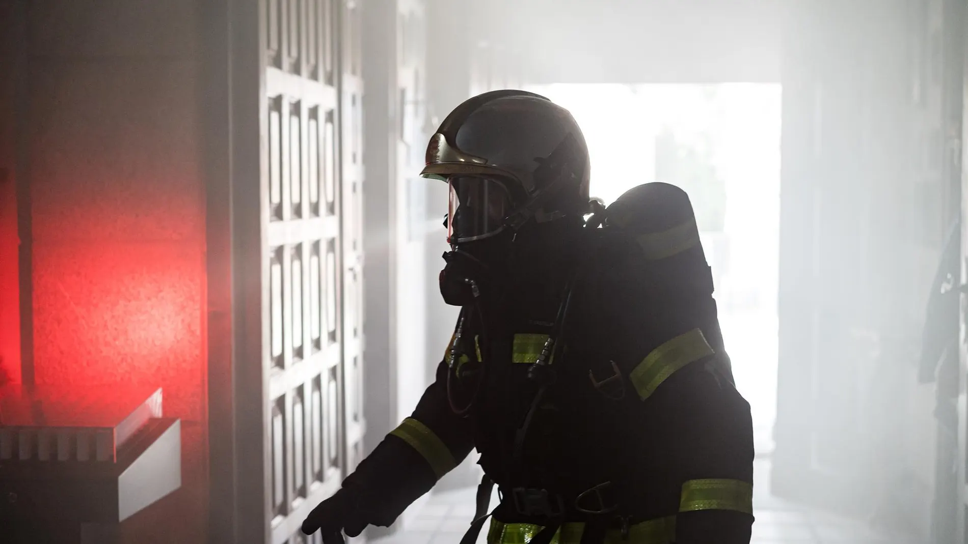 Un incendio en una vivienda de Carabanchel deja 13 personas intoxicadas, dos de ellas trasladadas al hospital