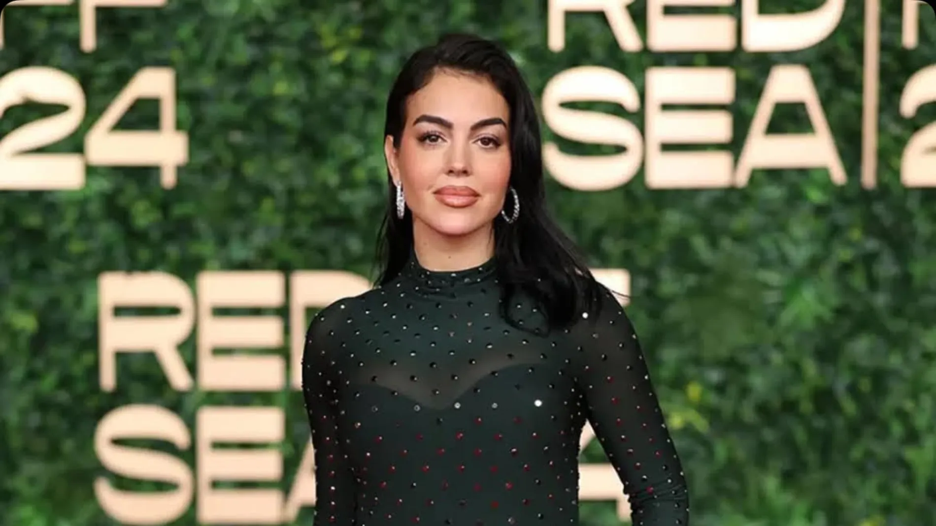 Georgina Rodríguez derrocha glamur en la alfombra roja.
