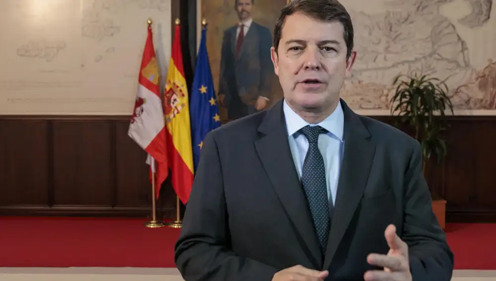 Mañueco celebra el 46 aniversario de la Constitución "como un símbolo de libertad" con un homenaje a Adolfo Suárez