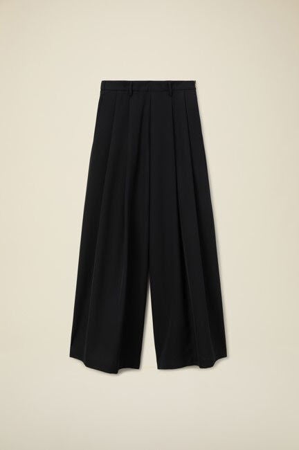 Pantalón traje ancho.