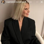 Eugenia Martínez con traje negro.