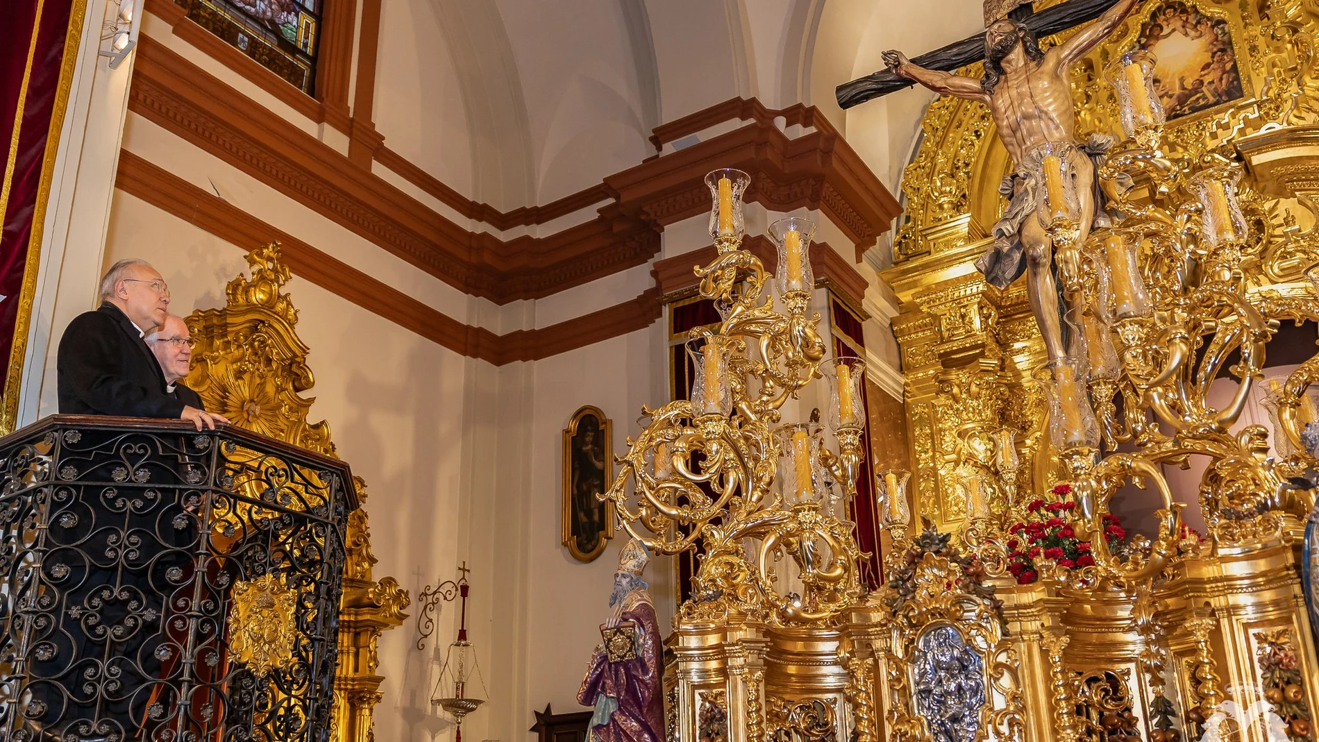 Monseñor Edgar Peña Parra, sustituto de la Secretaría de Estado y legado pontificio para el Congreso de Hermandades, acompañado del arzobispo de Sevilla, han realizado una visita a la Basílica del Cachorro