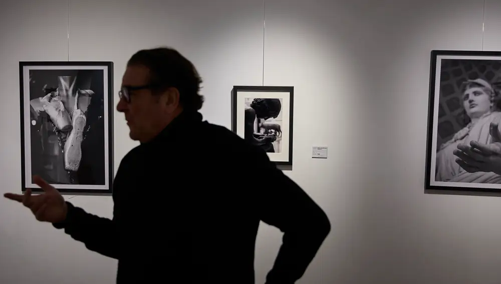 José Parra en la galería de arte de la planta de abajo de El Halcón Maltés, el pasado 6 de diciembre