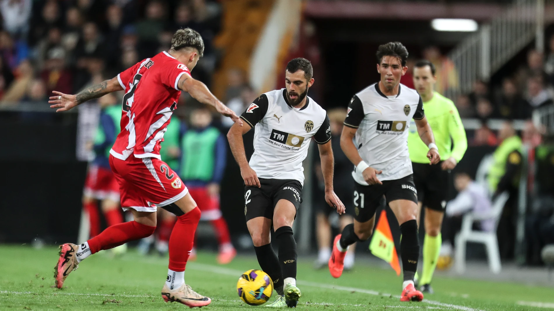 Luis Rioja of Valencia CF in action during the Spanish league, La Liga EA Sports, football match played between Valencia CF and Rayo Vallecano at Mestalla stadium on December 7, 2024, in Valencia, Spain.AFP7 07/12/2024 ONLY FOR USE IN SPAIN