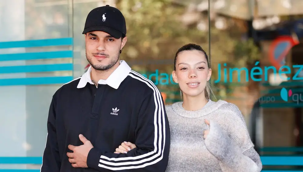 Carlo Costanzia y Alejandra Rubio posan tras convertirse en padres por primera vez