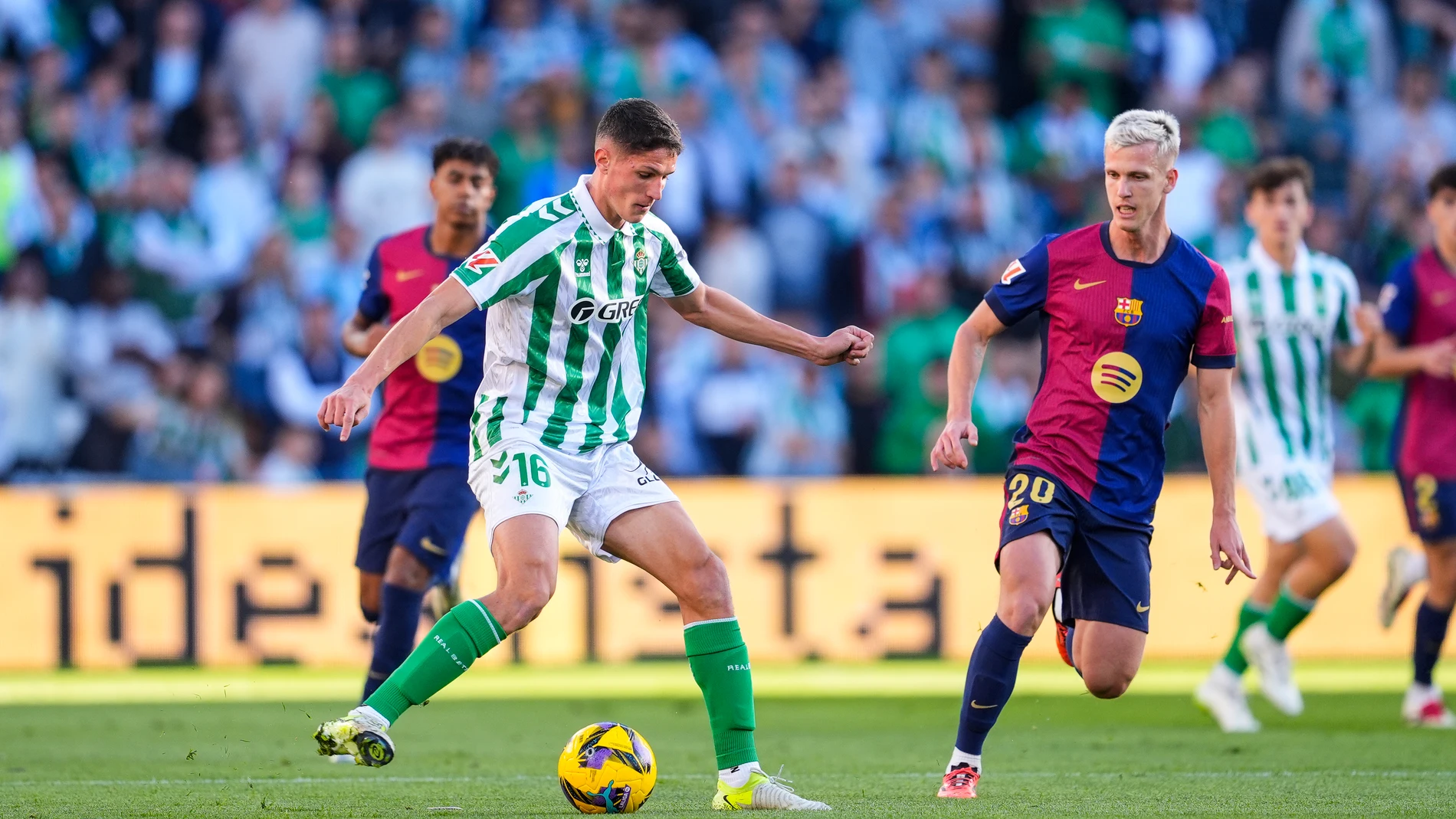 Sergi Altimira of Real Betis in action during the Spanish league, LaLiga EA Sports, football match played between Real Betis and FC Barcelona at Benito Villamarin stadium on December 7, 2024, in Sevilla, Spain.AFP7 07/12/2024 ONLY FOR USE IN SPAIN