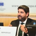 El presidente de la Región de Murcia, Fernando López Miras, durante su participación en una reunión en Bruselas como ponente del dictamen el pasado mes de julio.
