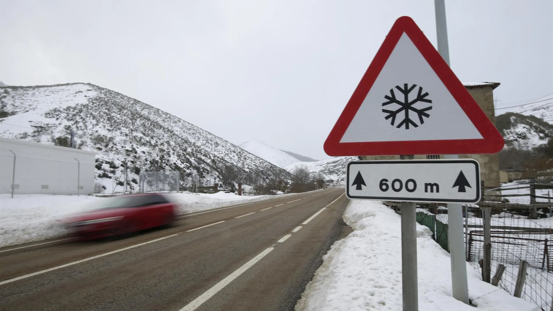 Doce CCAA tendrán mañana alerta por nieve, lluvia, oleaje y viento, y Asturias y Castilla y León en aviso rojo por nieve