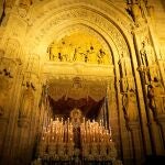 La Virgen de la Esperanza Macarena durante la Procesión