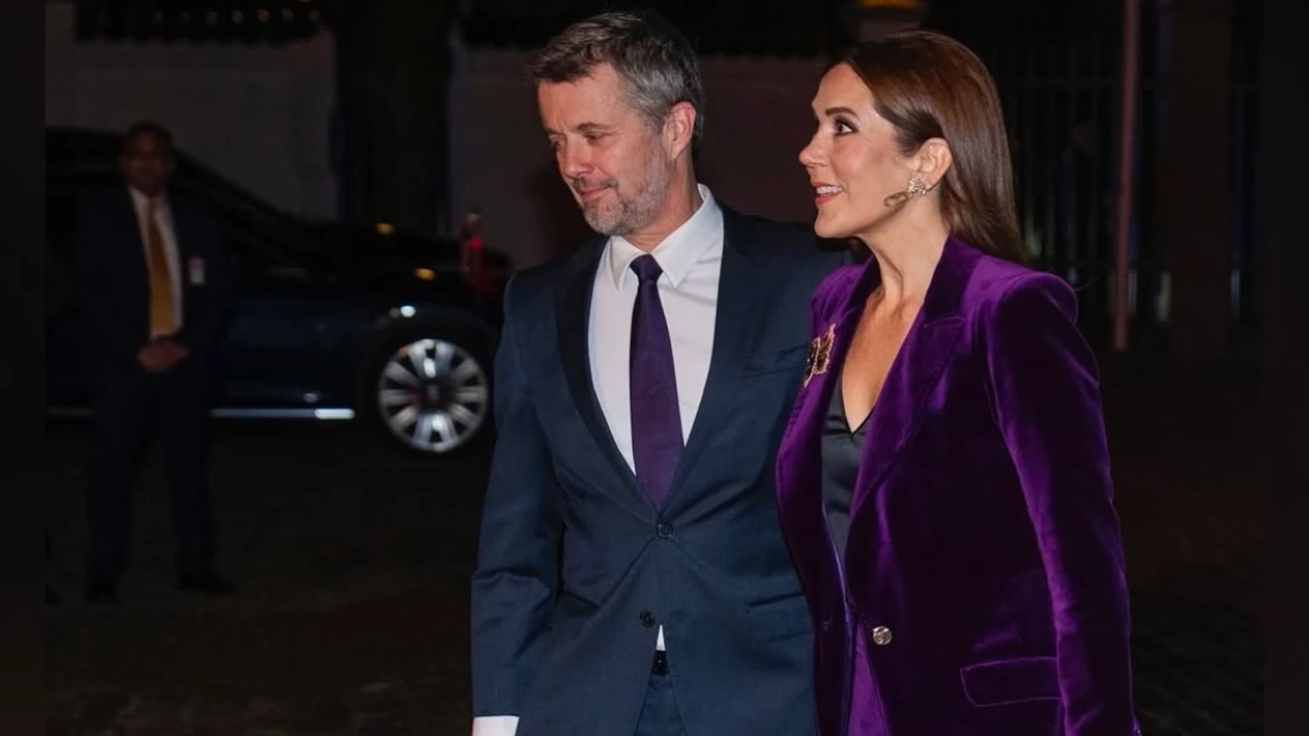 Mary de Dinamarca con traje de terciopelo.