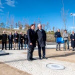 Almeida visita el nuevo espacio verde sobre el cubrimiento de la M-30 que supone la culminación de Madrid Río