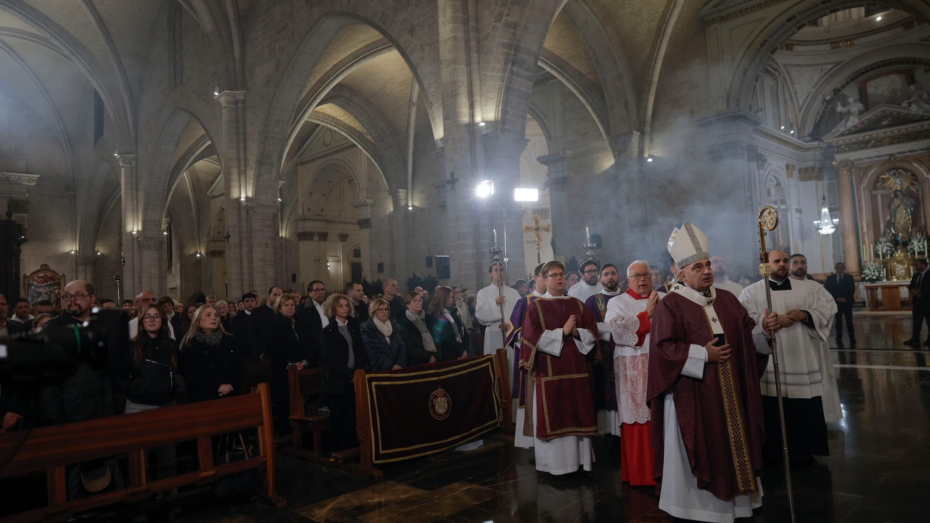 VALENCIA, 09/12/2024.- Funeral por las víctimas de la DANA celebrado este lunes en la catedral de Valencia. EFE/Kai Försterling POOL