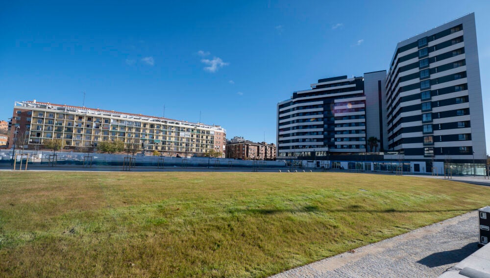 Almeida visita el nuevo espacio verde sobre el cubrimiento de la M-30 que supone la culminación de Madrid Río