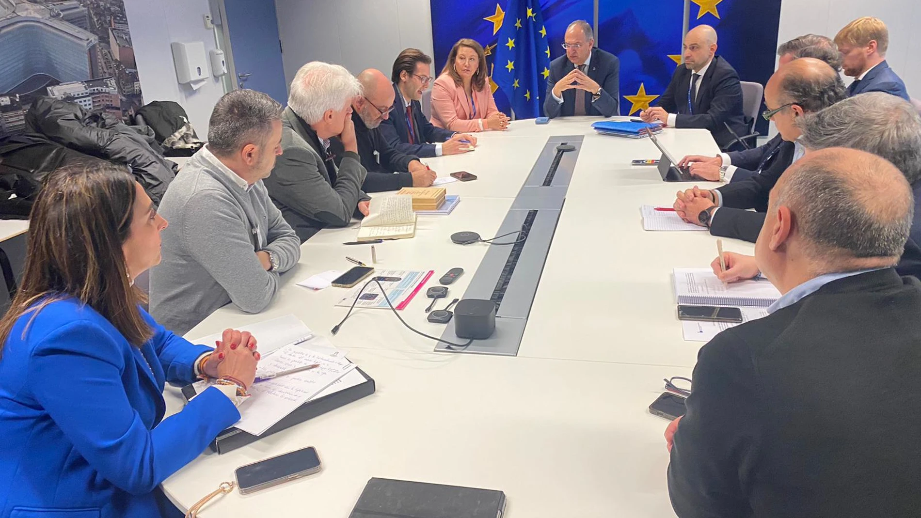 La consejera Sara Rubira, durante el encuentro con el Comisario Europeo de Pesca y Océanos, Costas Kadis.