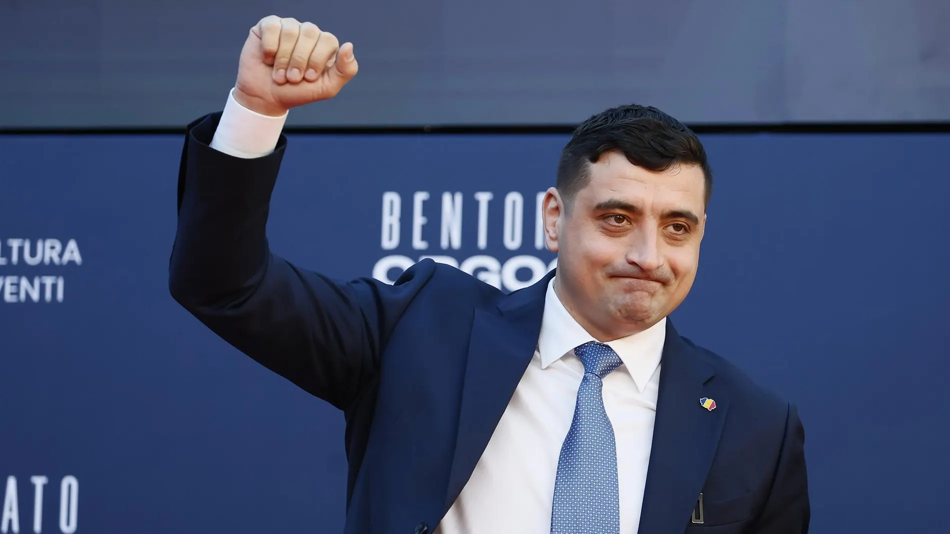 Rumanía.- El líder de la ultraderecha rumana apela a sus socios para contrarrestar la gran coalición europeísta