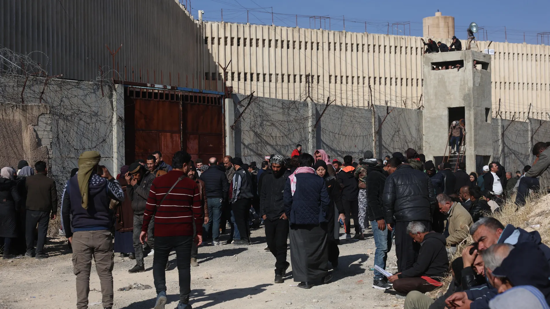 Damascus (Syrian Arab Republic), 09/12/2024.- Syrians wait to hear about detainees they believe were held in secret cells at Sednaya prison, dubbed by Amnesty International as the 'Human Slaughterhouse', near Damascus, Syria, 09 December 2024. The Political Affairs Department of the Syrian Salvation Government said 30,000 prisoners have been released so far from only the first floor of Sednaya prison in Damascus. Rescue efforts continue to find prisoners. Syrian rebels entered Damascus on 08 ...