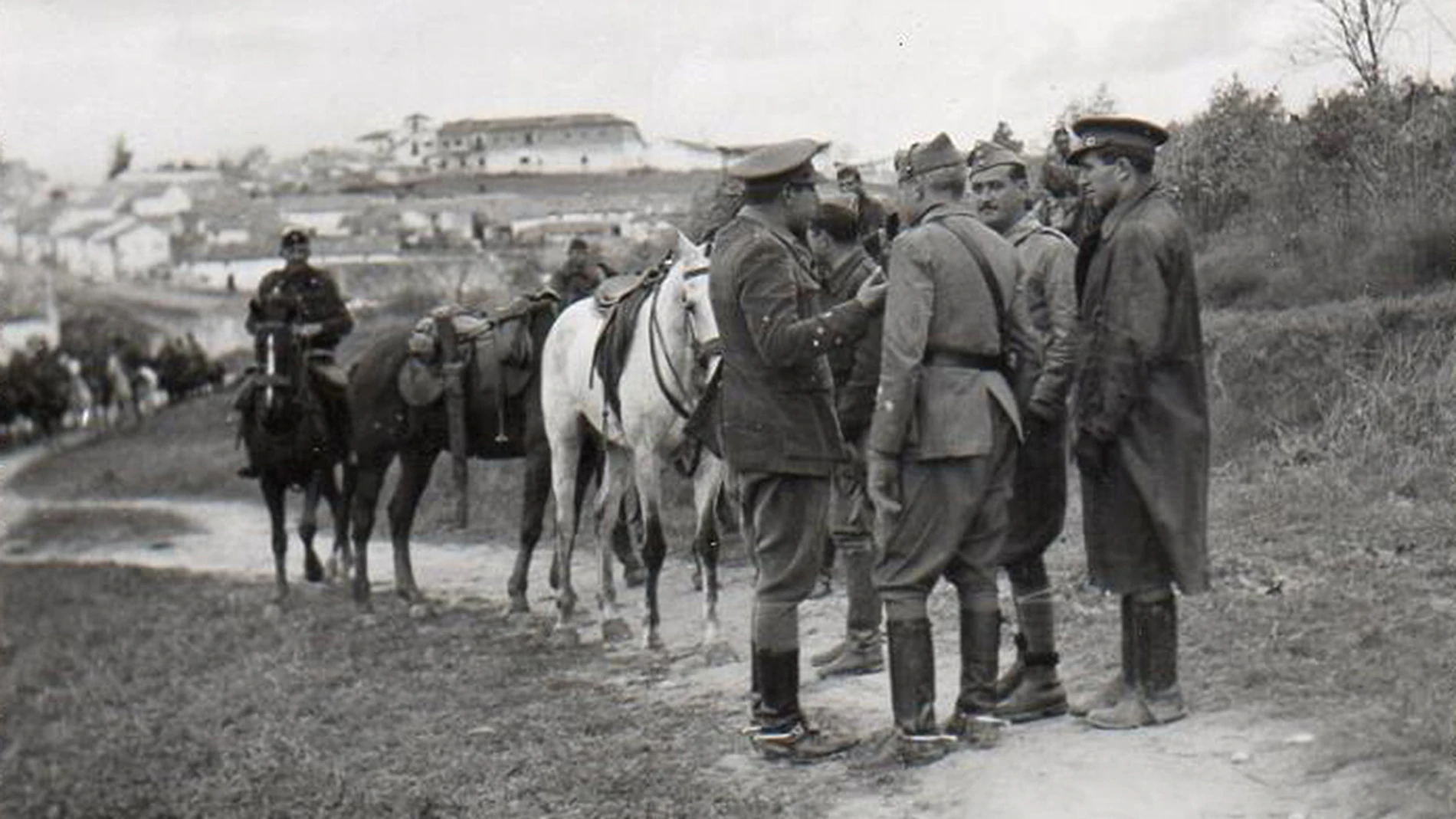GRAFAND5352. LOPERA (JAÉN), 09/12/2024.- Tropas franquistas durante la batalla de Lopera, en diciembre de 1936, que será objeto de estudio en el "I Congreso Internacional sobre la Guerra Civil Española y las Brigadas Internacionales", que se celebrará en esa localidad jienense los próximos días 13 y 14. EFE/ Cedida José Luis Pantoja/SOLO USO EDITORIAL/SOLO DISPONIBLE PARA ILUSTRAR LA NOTICIA QUE ACOMPAÑA (CRÉDITO OBLIGATORIO)