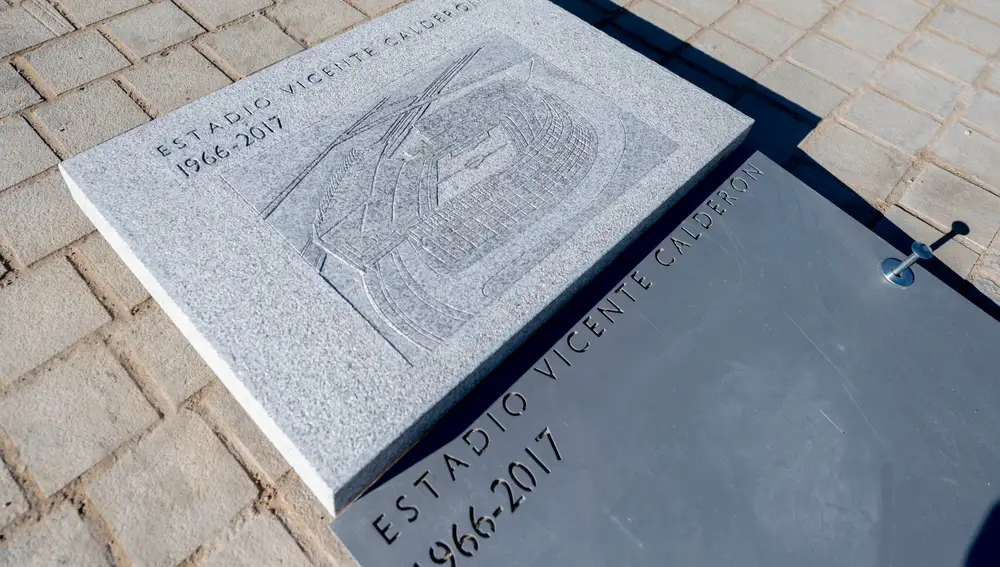 Almeida visita el nuevo espacio verde sobre el cubrimiento de la M-30 que supone la culminación de Madrid Río