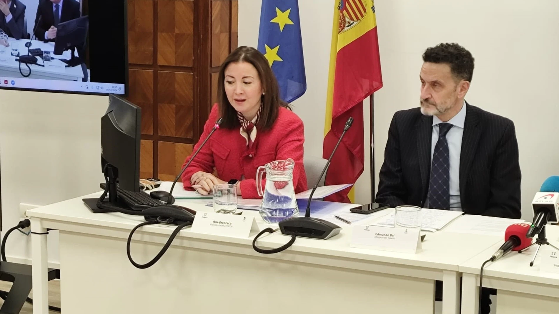La presidenta de Fedeca, Ana Ercoreca, junto al abogado del Estado Edmundo Bal REMITIDA / HANDOUT por FEDECA Fotografía remitida a medios de comunicación exclusivamente para ilustrar la noticia a la que hace referencia la imagen, y citando la procedencia de la imagen en la firma 09/12/2024