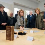 La reina Sofía inaugura el Centro de Investigación Emiliano Aguirre de la Fundación Atapuerca junto a Mañueco, Méndez Pozo, Santonja y los co-directores de la Fundación