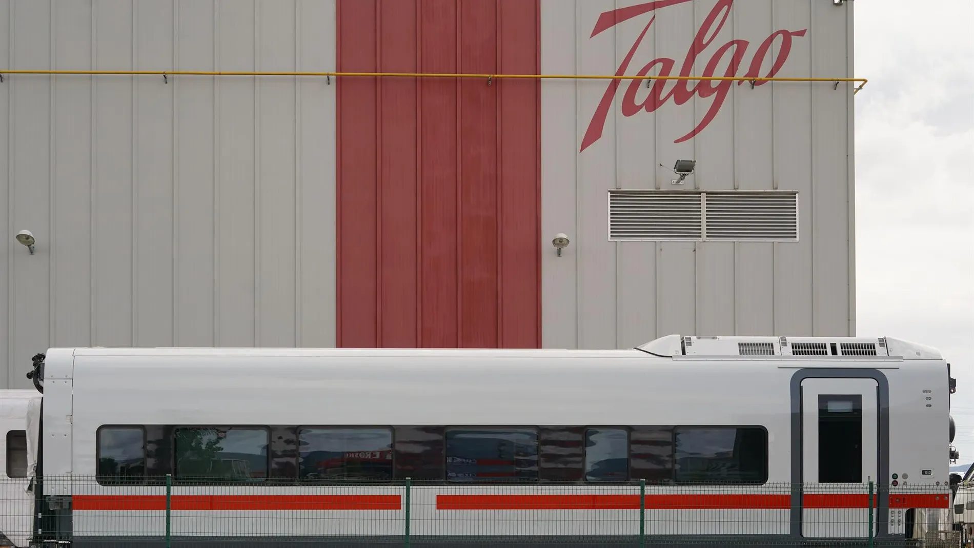 Economía.- Talgo reitera su rechazo a la sanción de 116 millones impuesta desde Renfe por el retraso de los trenes Avril