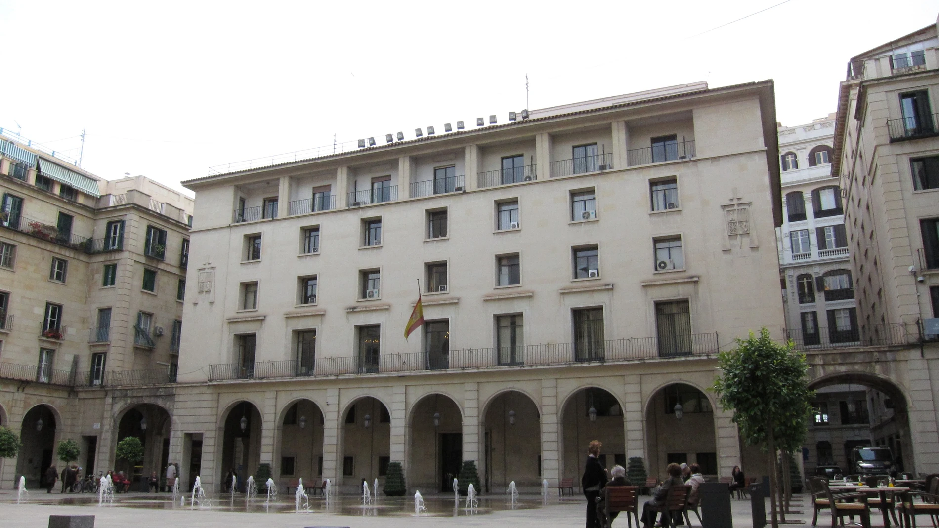 Fachada de la Audiencia de Alicante