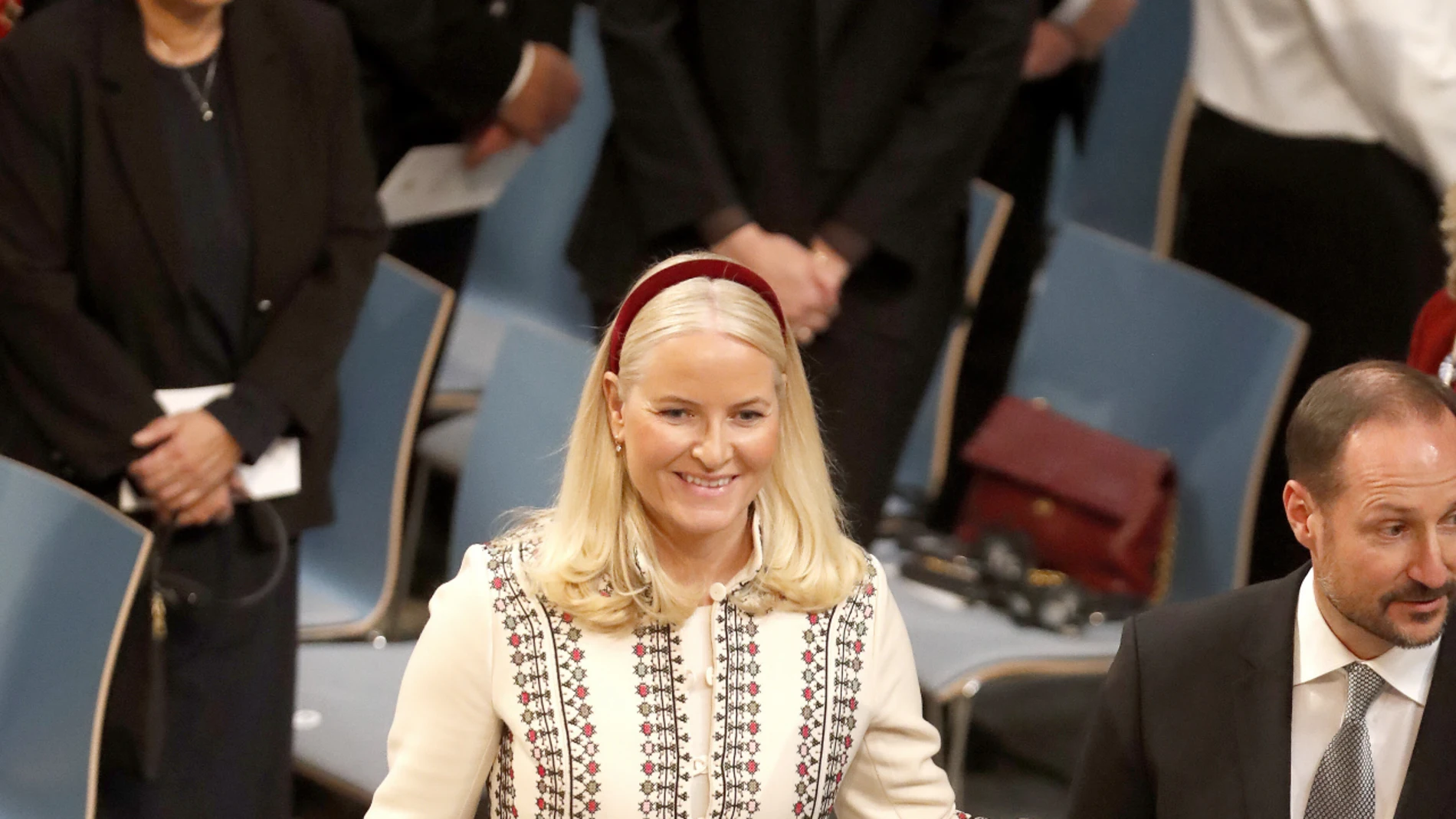 La princesa Mette-Marit reaparece, muy sonriente, tras la fuga de Marius Borg de la clínica de rehabilitación en la entrega del Nobel de la Paz