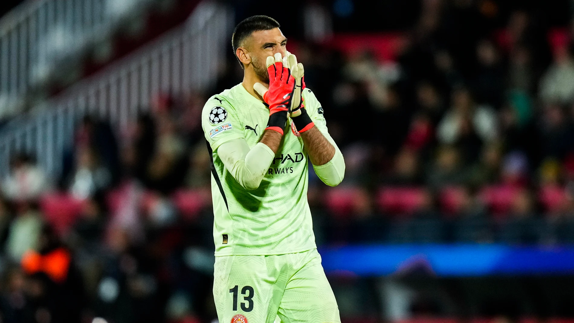 GIRONA, 10/12/2024.- El portero argentino del Girona, Paulo Gazzaniga, durante el partido de Liga de Campeones que Girona FC y Liverpool FC disputan este martes en el estadio de Montilivi. EFE/Siu Wu