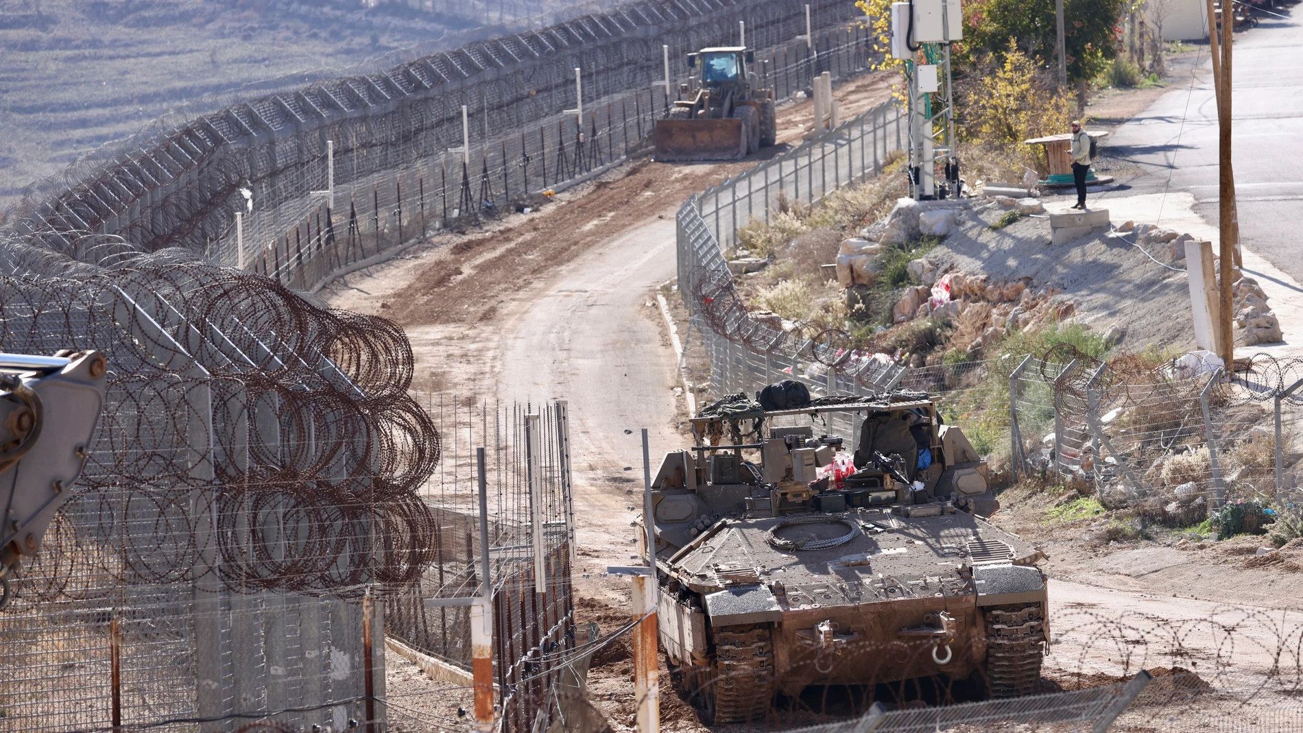 GOLAN HEIGHTS, Dec. 9, 2024 -- Israeli troops are seen near the buffer zone in the Golan Heights, on Dec. 9, 2024. The Israeli army has seized control of areas near the border and struck strategic weapons in Syria as of Monday, according to Syrian and Israeli sources. Europa Press/Contacto/Jamal Awad 09/12/2024 ONLY FOR USE IN SPAIN