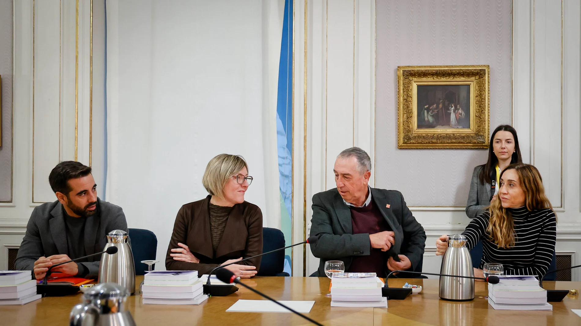 Los representantes de Compromís y PSPV ayer en la Junta de Síndics