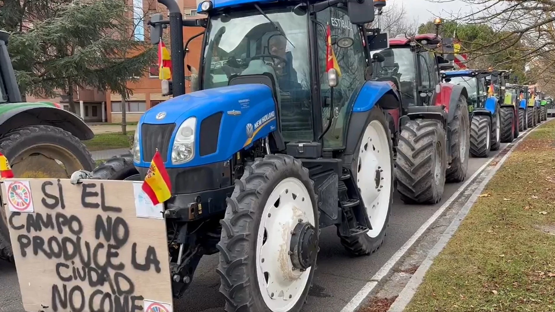 Tractorada en Valladolid contra la falta de rentabilidad del sector primario y la competencia desleal