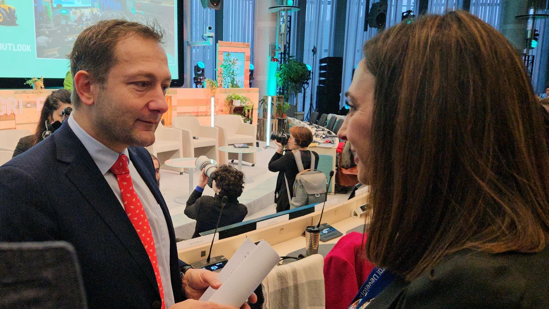 La consejera Sara Rubira durante su encuentro con Christophe Hansen, comisario de Agricultura y Alimentación de la Unión Europea