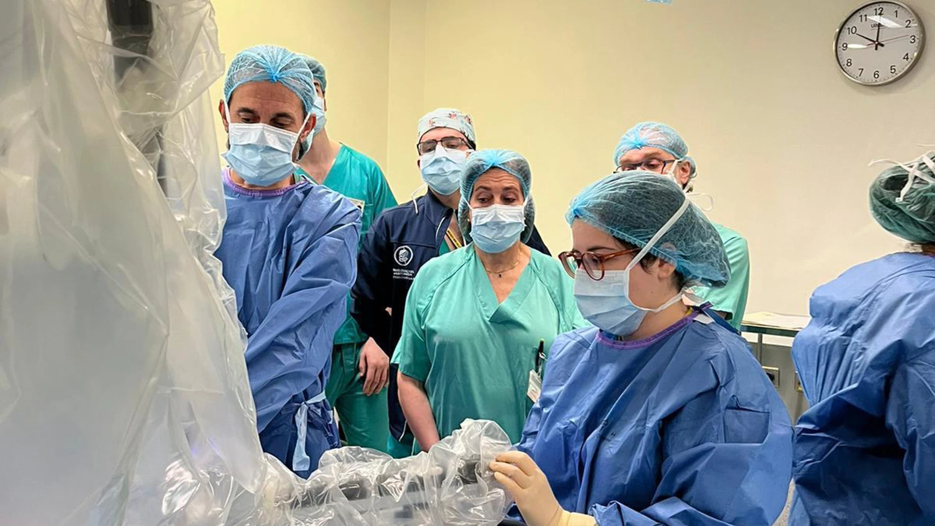 El hospital Clínico de Valladolid realiza la primera cirugía con el robot ‘Da Vinci’