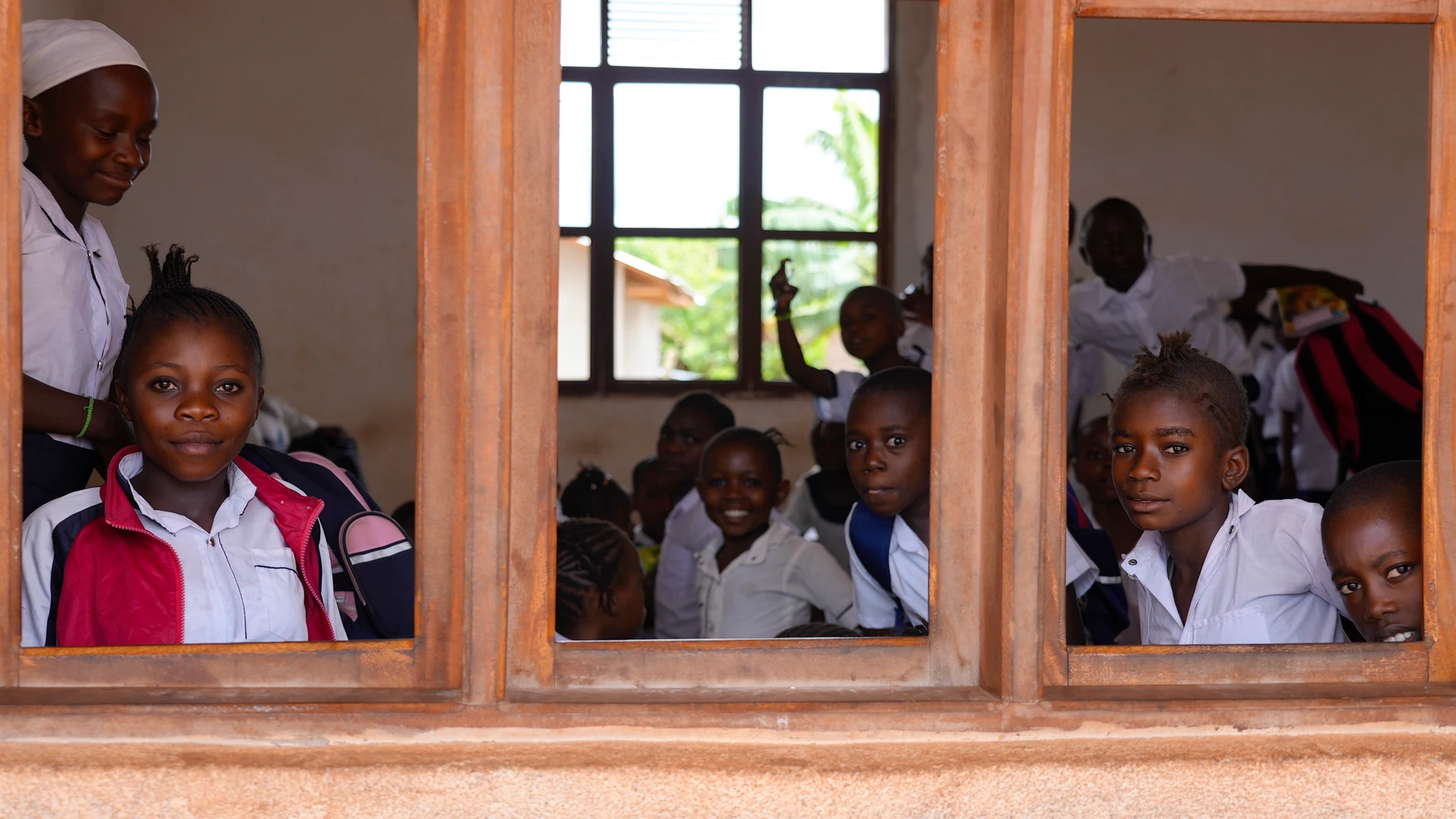 Imagen de unos niños en una escuela del Congo