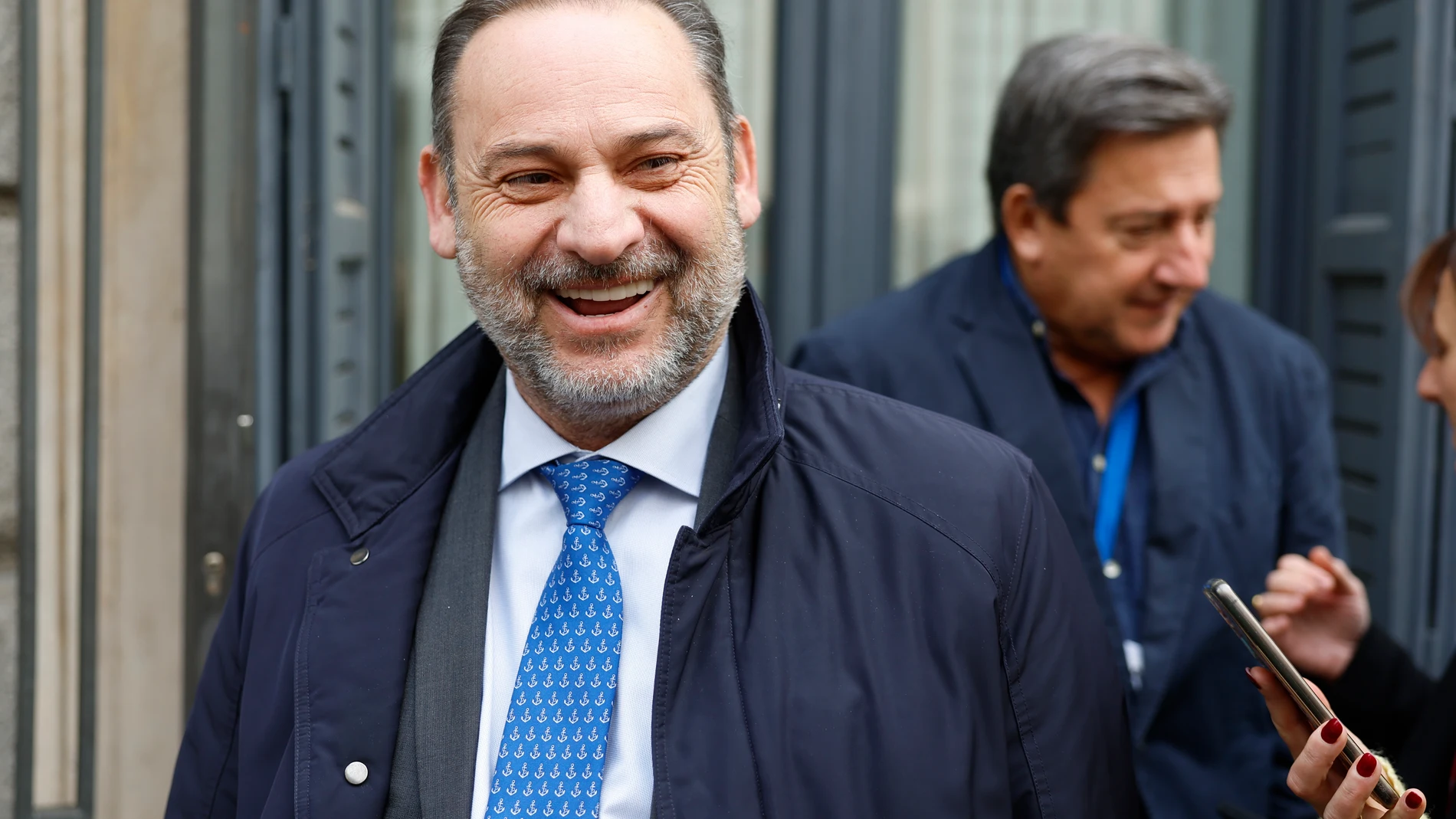 MADRID, 11/12/2024.- El magistrado del Tribunal Supremo Leopoldo Puente, que investiga al exministro de Transportes Jose Luis Ábalos, ha acordado que el PP represente a las siete acusaciones populares personadas en este procedimiento, por ser la primera en hacerlo. En la imagen, José Luis Ábalos, este miércoles en los alrededores del Congreso. EFE/ Mariscal