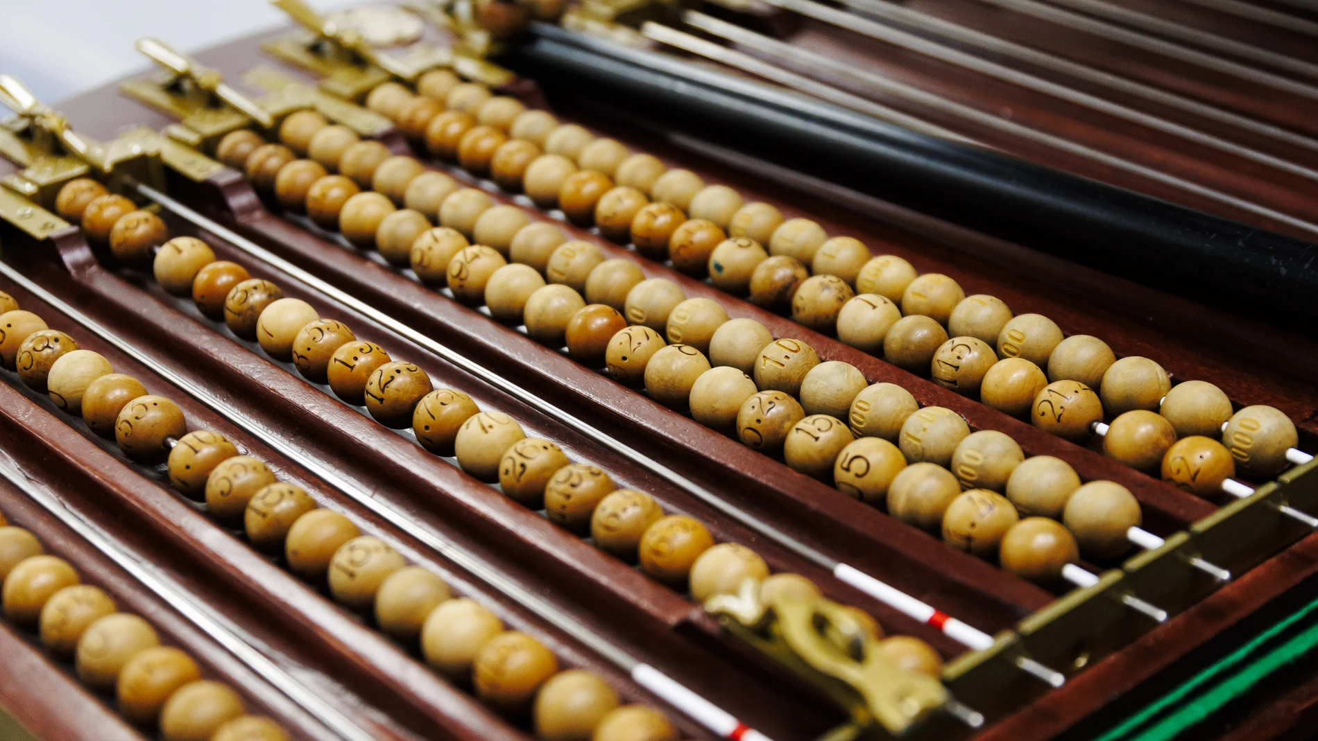 Bolas de lotería durante el ensayo del Sorteo Extraordinario de la Lotería de Navidad, en el colegio de San Ildefonso, a 11 de diciembre de 2024, en Madrid (España). Los niños de San Ildefonso son muy populares en España dado que llevan más de dos siglos cantando los números de la Lotería Nacional, ya que el primer sorteo en el que tomaron parte como extractores fue el del 9 de marzo de 1871. Desde entonces, para actuar en los sorteos de la Lotería, se selecciona a aquellos alumnos que tienen...