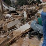 Restos de riada se acumulan todavía en la localidad de Paiporta