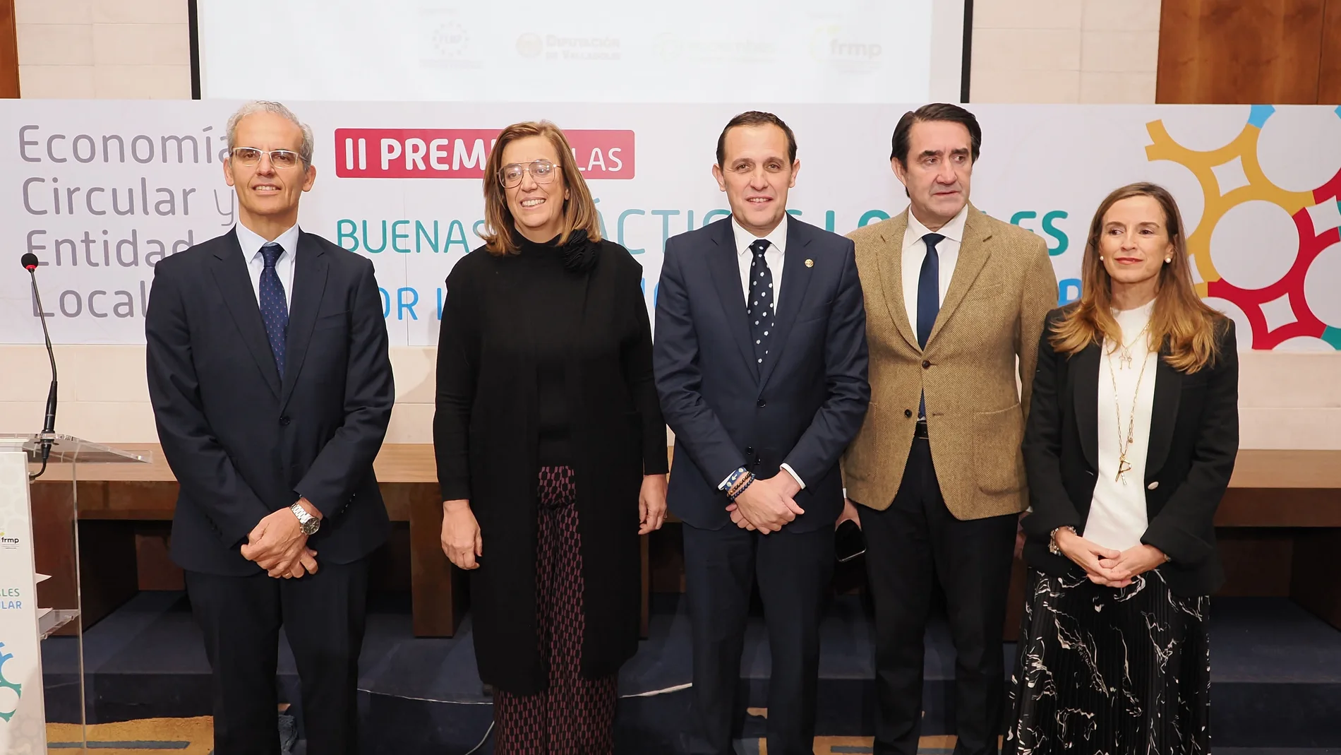 Suárez-Quiñones junto a Conrado Íscar, Ángeles Armisén, Luis Martínez y Rosario trigo, antes de la jornada