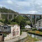 Los icónicos puentes Río Negro y La Fomigal en Luarca (Asturias) combinan la conservación del entorno con el respeto por su valor histórico
