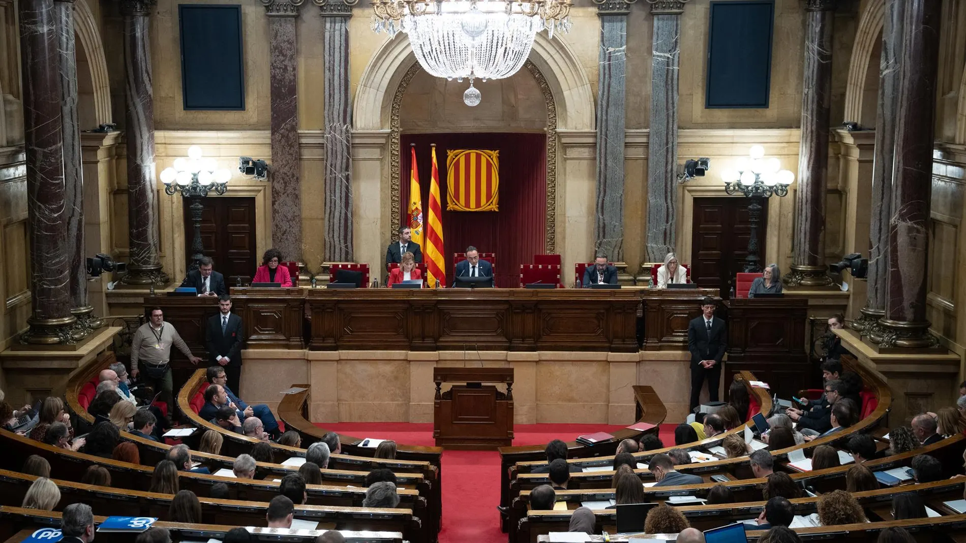 El Parlamento catalán aprueba tramitar las modificaciones de la ley sobre la fiscalidad del Hard Rock