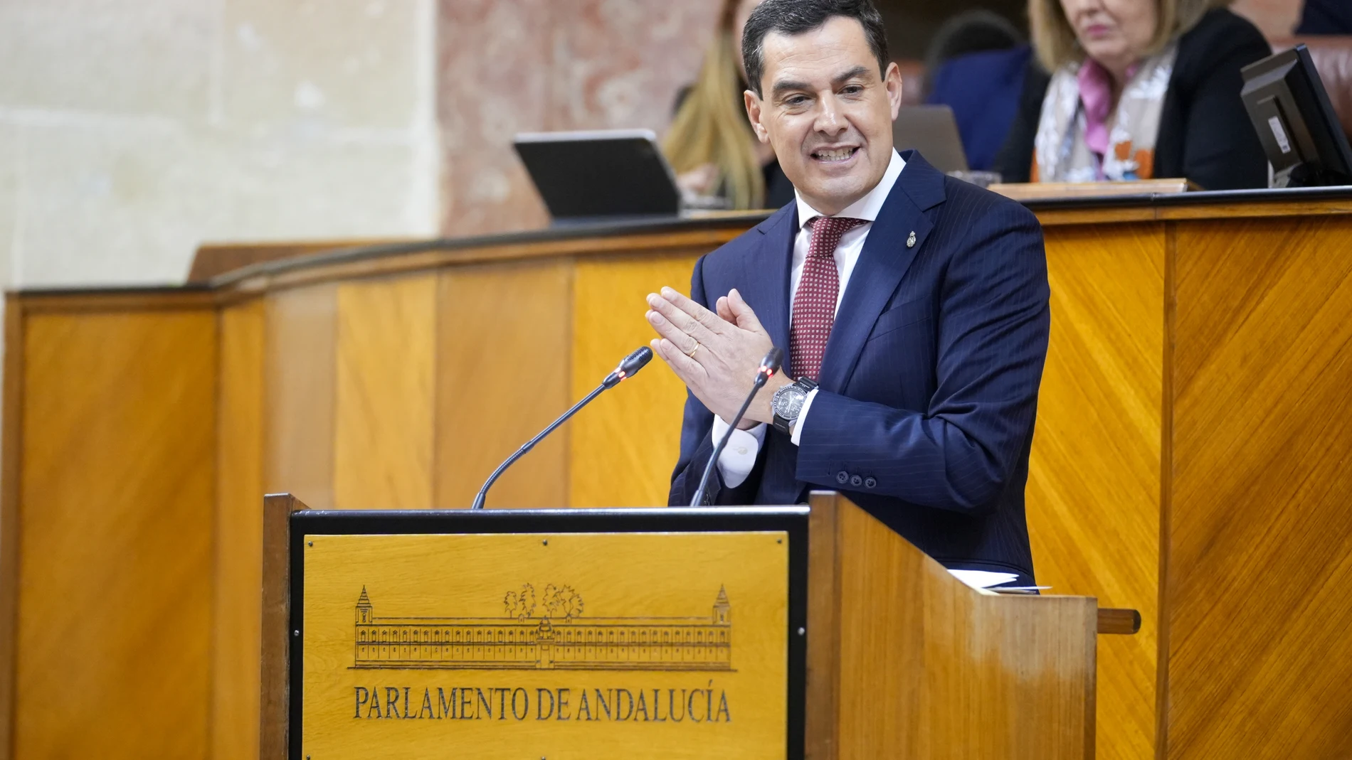 El presidente de la Junta de Andalucía, Juanma Moreno interviene en el Debate sobre el Estado de la Comunidad. A 11 de diciembre de 2024, En Sevilla, Andalucía (España). El presidente de la Junta de Andalucía, Juanma Moreno, ha abierto en Sevilla el Debate sobre el Estado de la Comunidad, un acto que se lleva a cabo en sesión de mañana y tarde en el Parlamento andaluz. Durante su intervención inicial, Moreno expondrá las líneas de actuación del Gobierno autonómico y analizará la situación act...