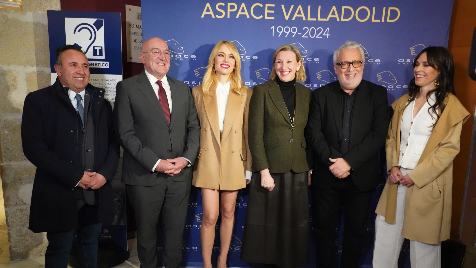 Isabel Blanco junto a Carnero, Alfonso Romo, Alicia Mateos, Leo Harlem y Patricia Conde, antes de la gala