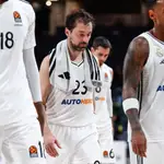 Sergio Llull se retira abatido junto a sus compañeros tras perder con el Zalgiris